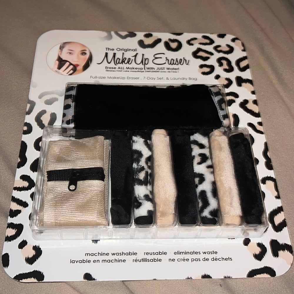 Full size make up eraser 7 days set and laundry bag in the box brand new